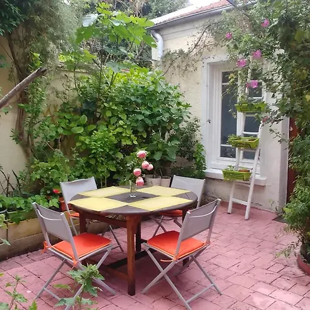 Casa de Férias Maison Confortable à Avec Jardin Clôturé Montreuil (Seine-Saint-Denis)
